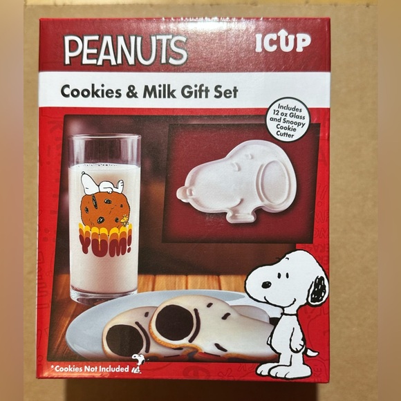 🍪 Peanuts Glass & Cookie Cutter Set, NWT - Picture 2 of 10